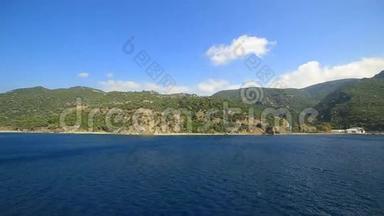 从渡轮上俯瞰地中海希腊哈尔基迪基圣山Athos